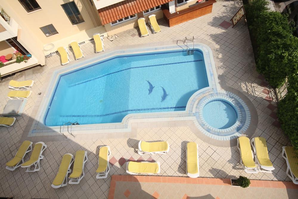 Captain's Hotel 1