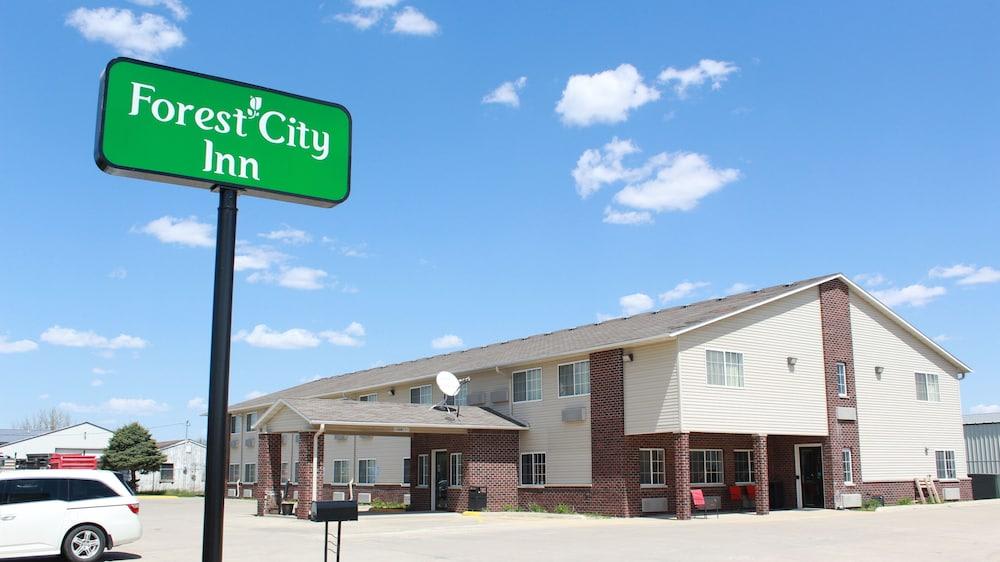 Super 8 By Wyndham Forest City 1