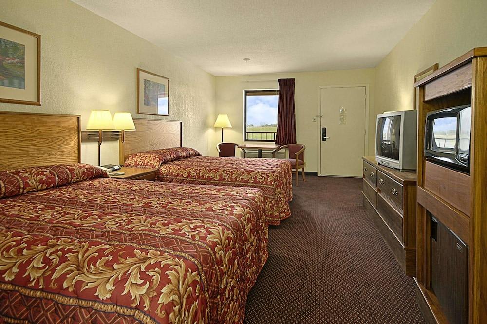 SUPER 8 BY WYNDHAM RAYVILLE 2
