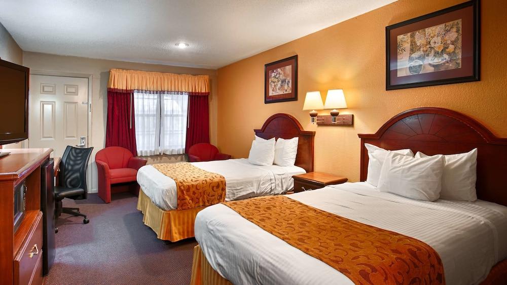 Best Western Delhi Inn 2