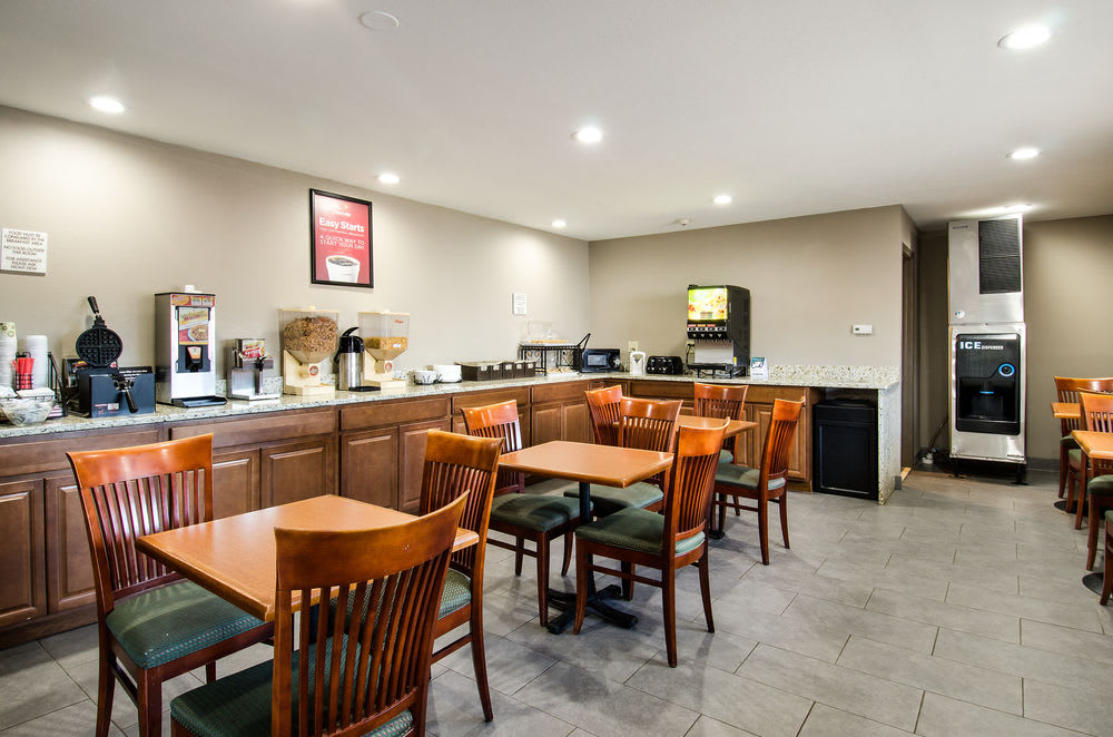 ECONO LODGE INN & SUITES 1