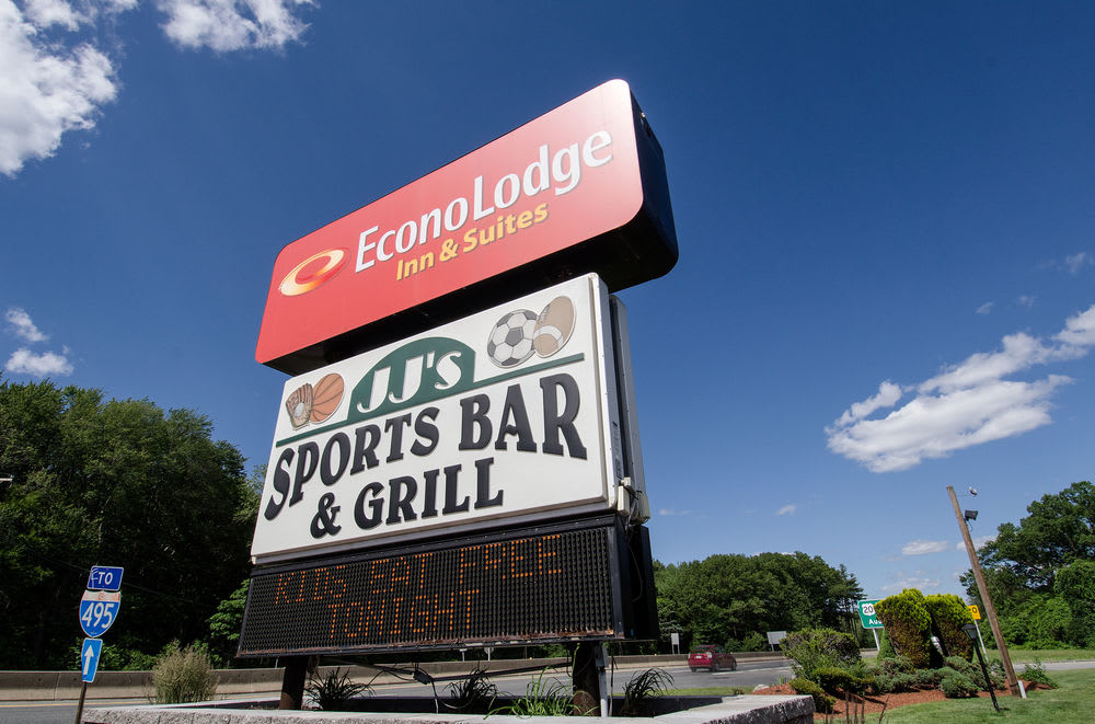 ECONO LODGE INN & SUITES 2