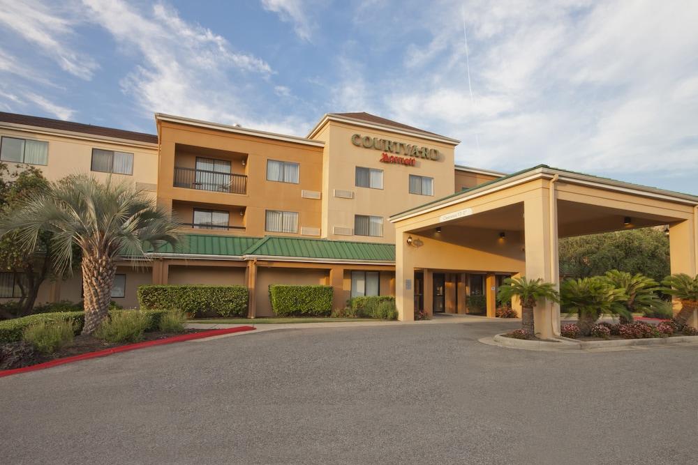 Courtyard By Marriott Beaumont 2