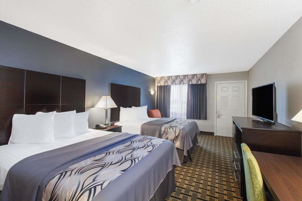 DAYS INN BY WYNDHAM ENNIS 1