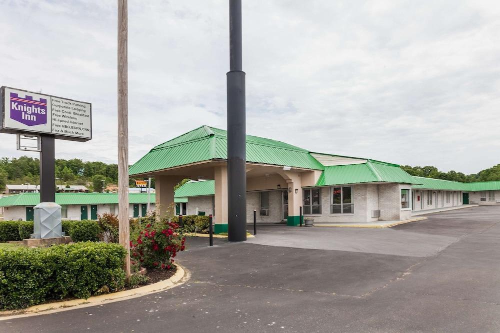 Knights Inn Hurricane Mills 1