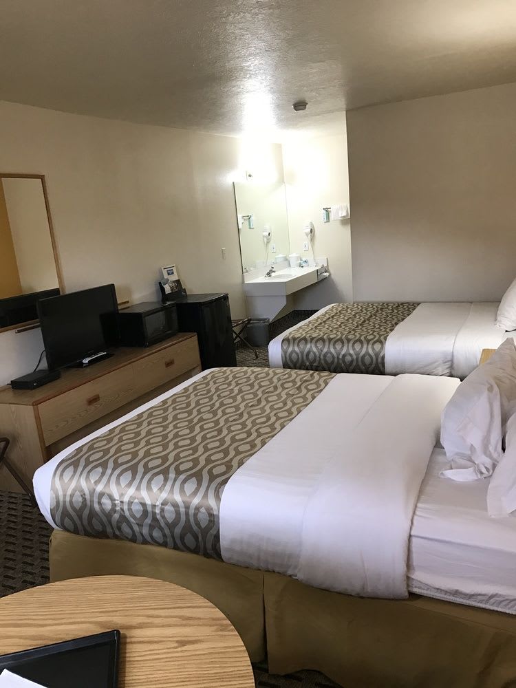 RODEWAY INN 1
