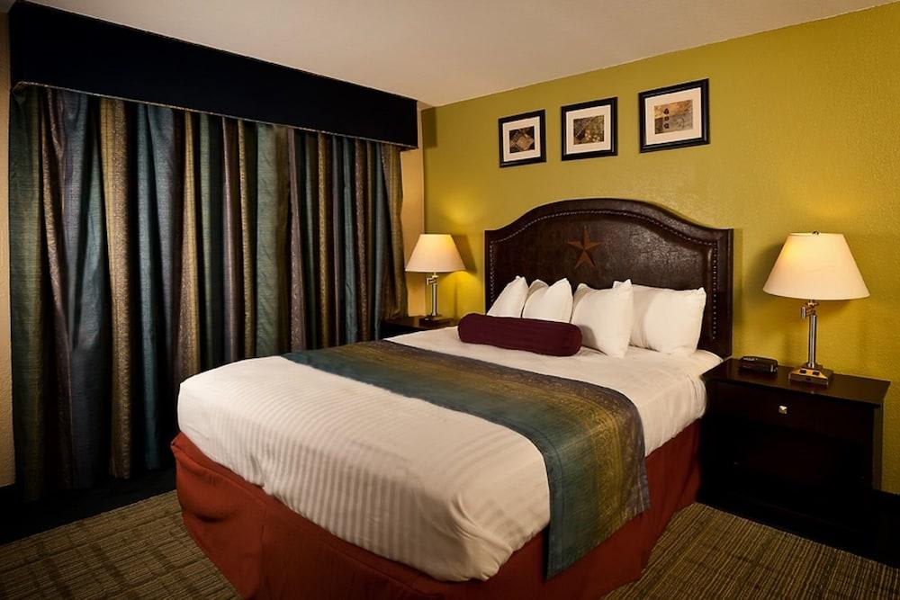 Grand Texan Hotel and Convention Center 2