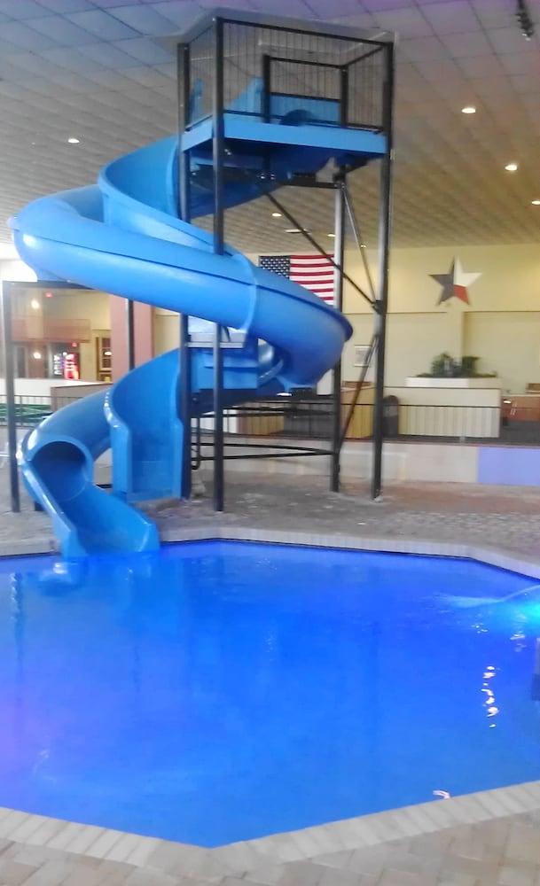 Grand Texan Hotel and Convention Center 1