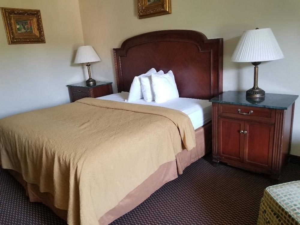 Days Inn by Wyndham Ozark 2