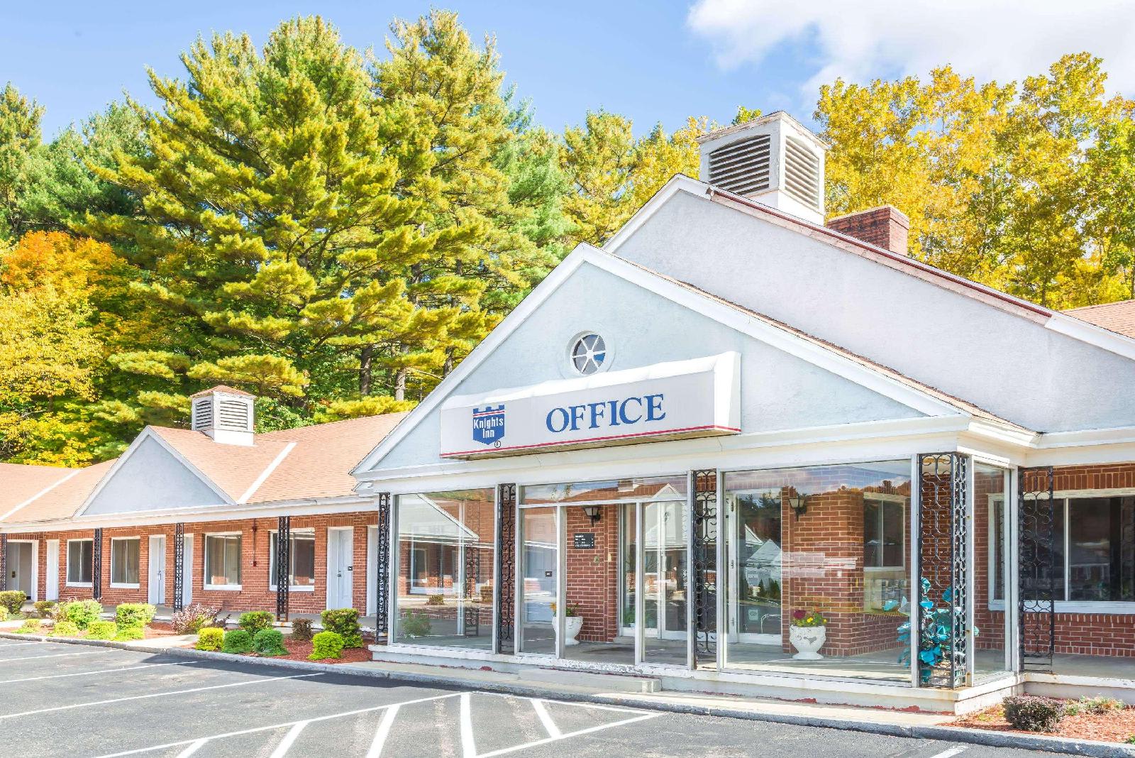 Knights Inn Lenox 1