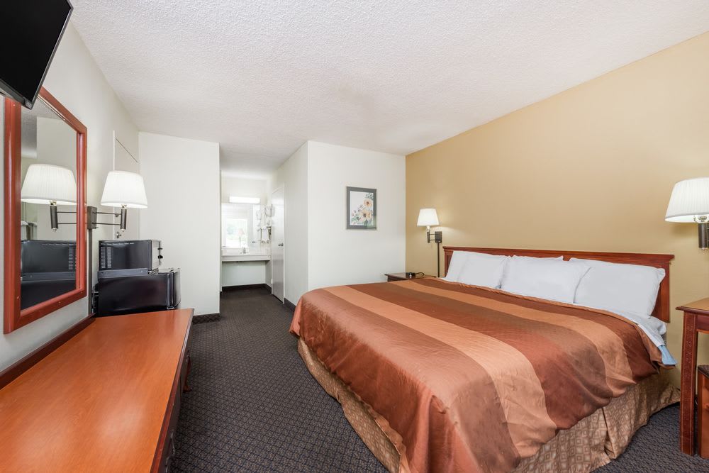 DAYS INN BY WYNDHAM FORT PAYNE 1