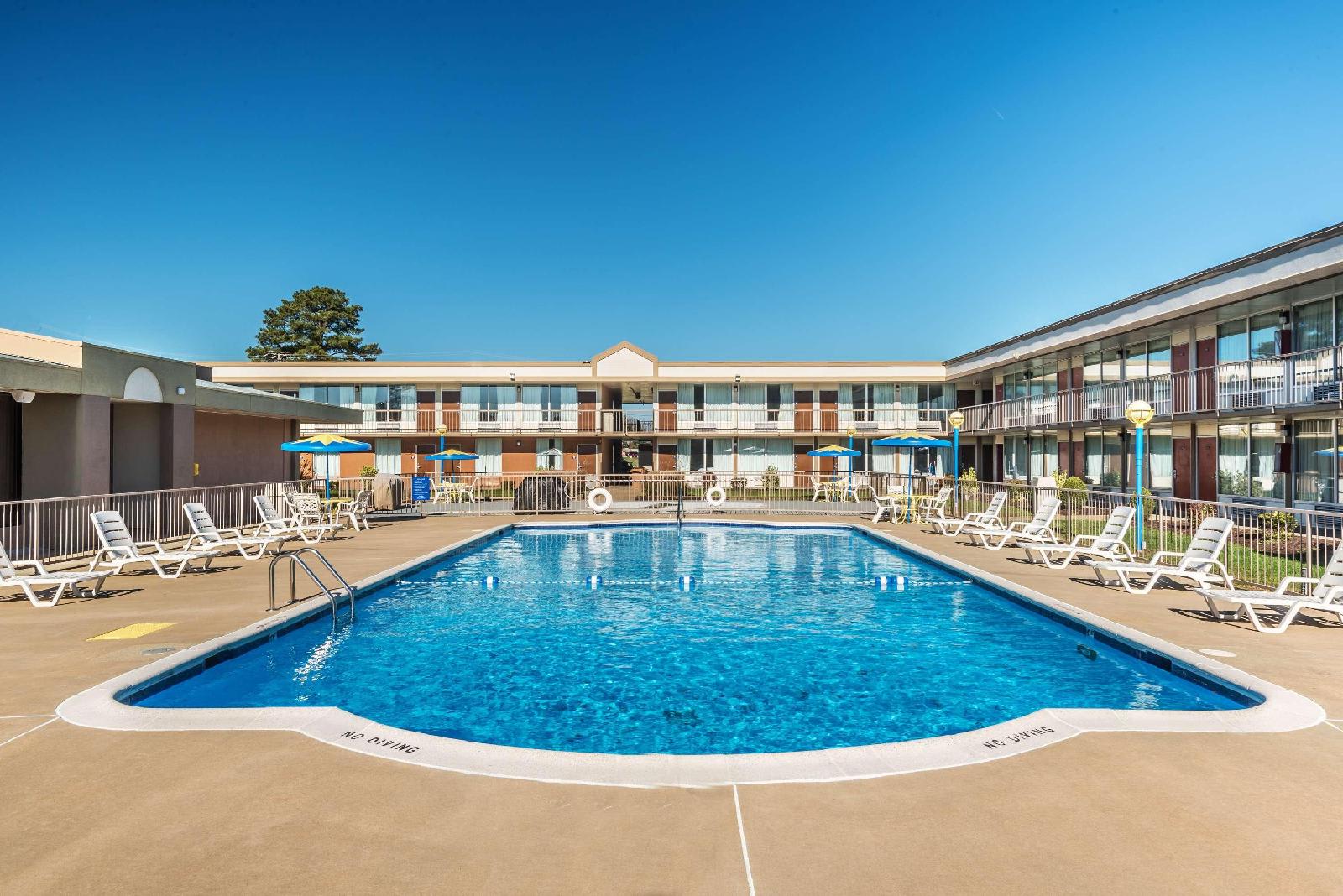 Baymont By Wyndham South Hill 2