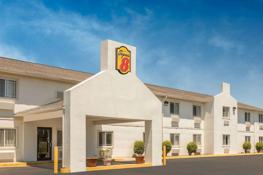 Super 8 by Wyndham Vicksburg 1