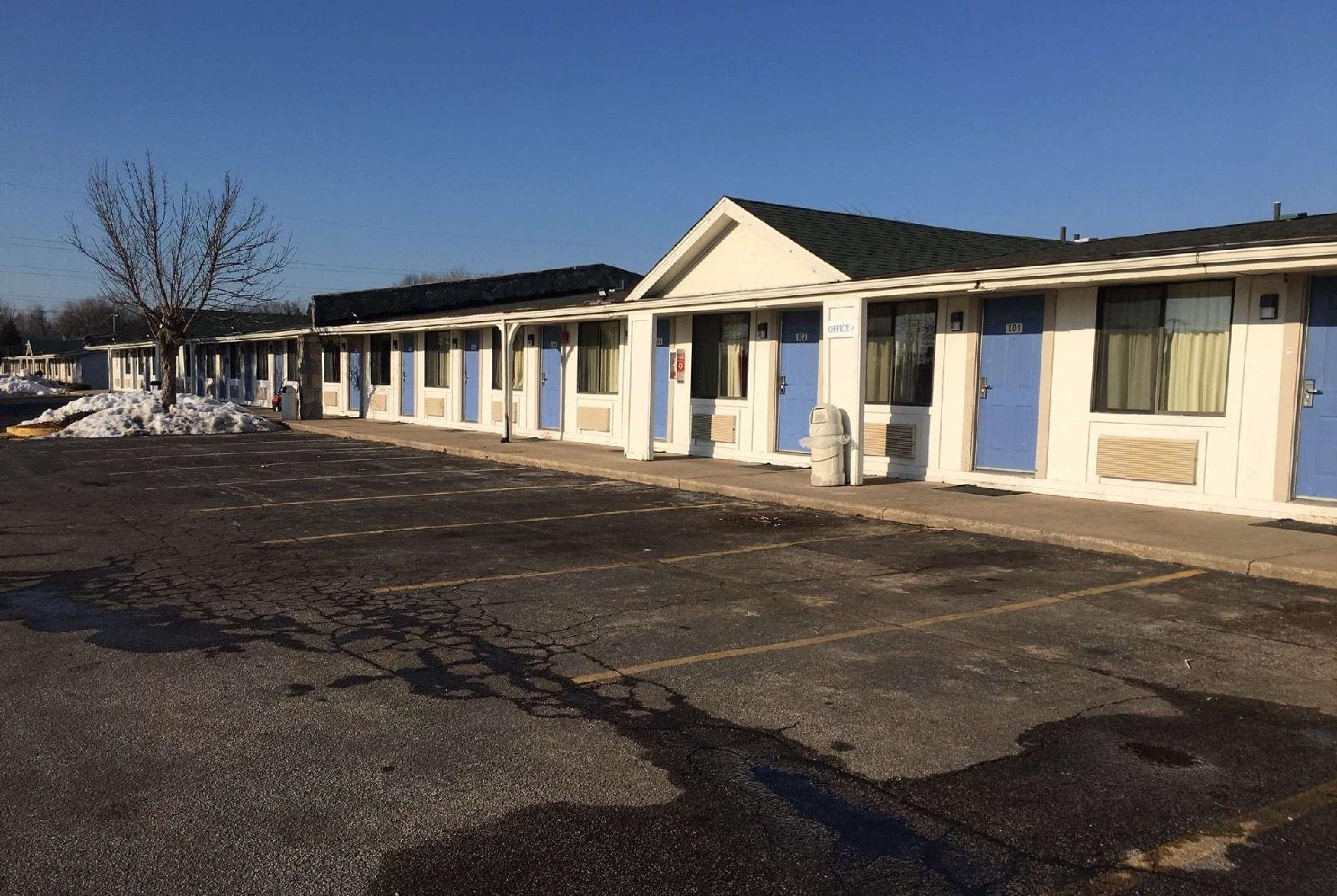 Travelodge By Wyndham Benton Harbor Mi 1