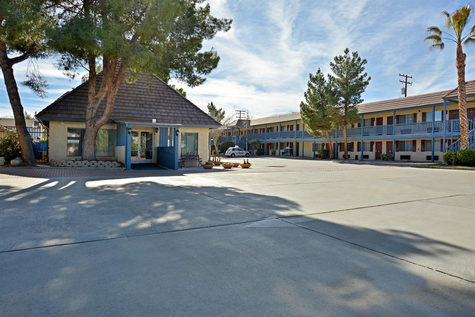 Americas Best Value Inn & Suites - Lancaster 1