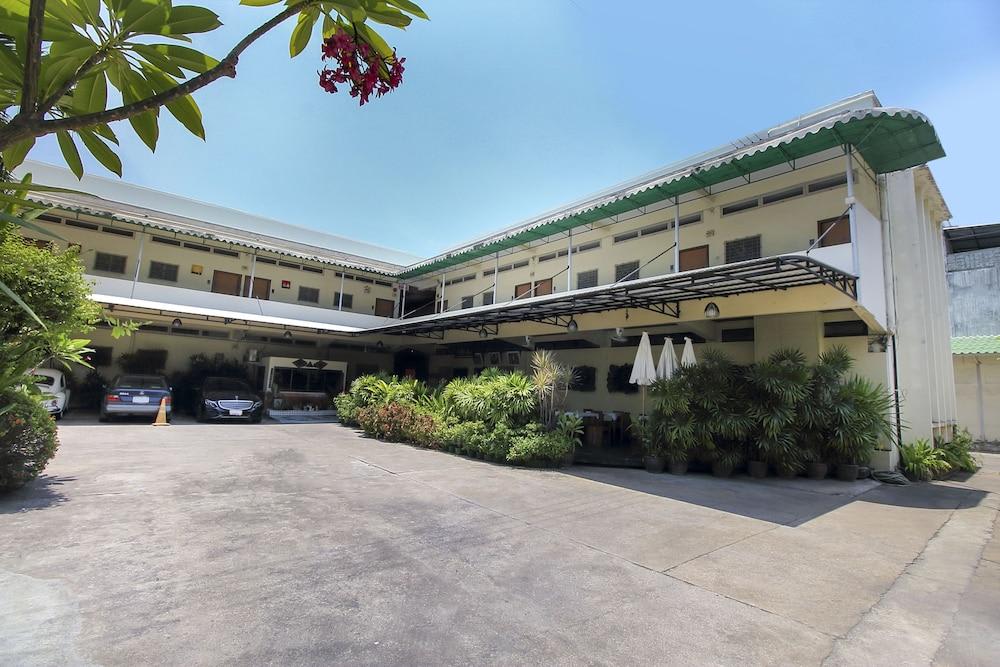 Rajata Hotel 1