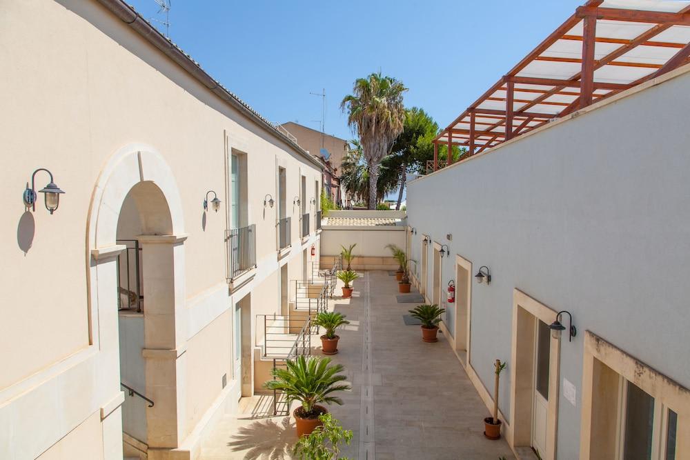 Boutique Hotel Molo Santa Lucia 1