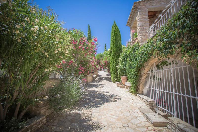 L'Enclos des Lauriers Roses 1