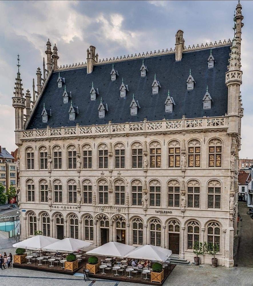 Hotel The Fourth - Tafelrond 1