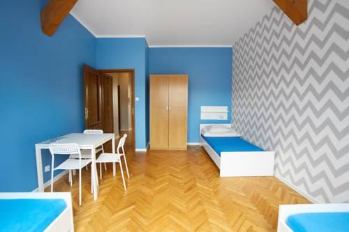 Dizzy Daisy Hostel 2