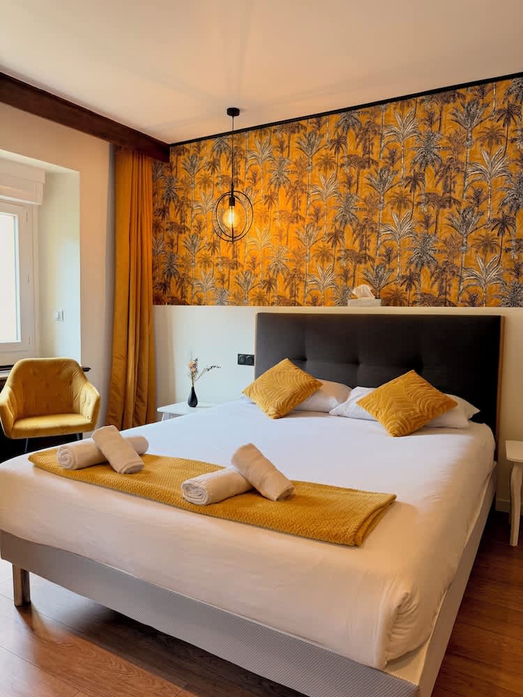 Savoy Hotel & Restaurant 1