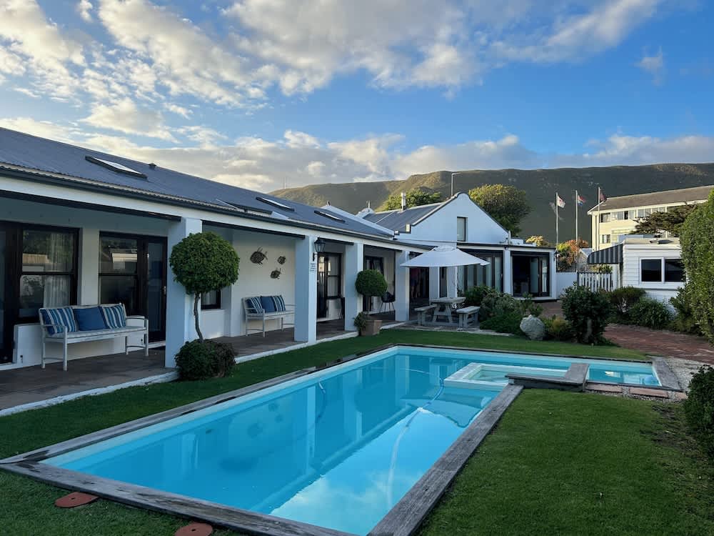 Sixteen Guesthouse on Main 1