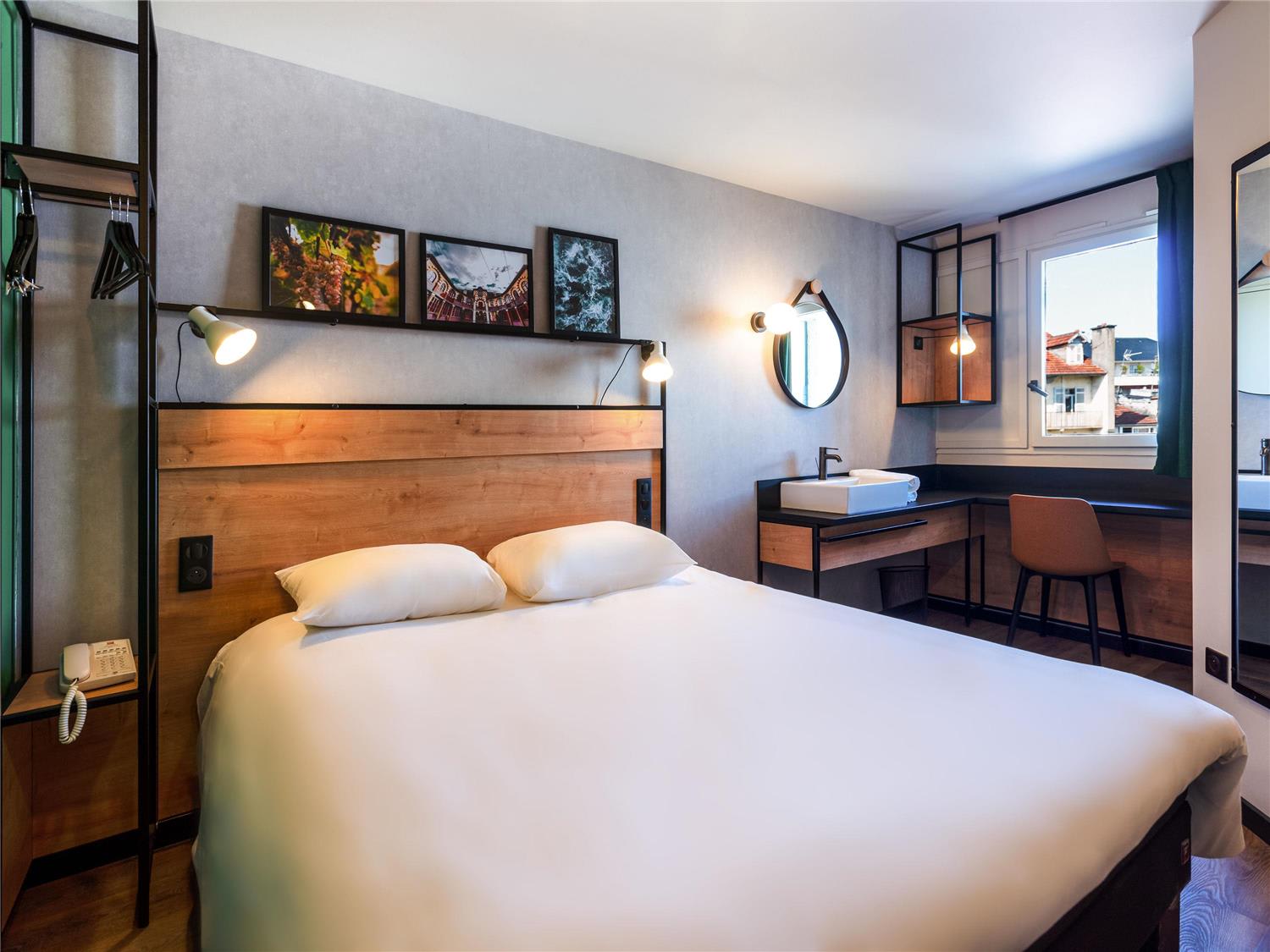 Ibis Pau Centre 1