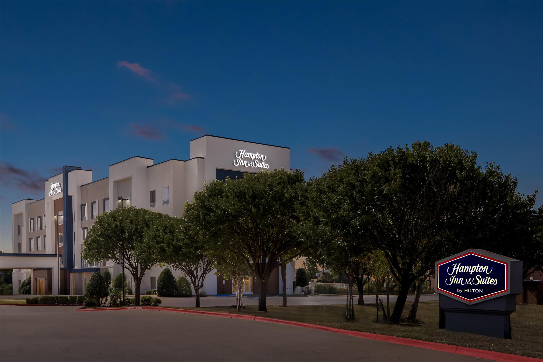 Hampton Inn & Suites Waxahachie 1
