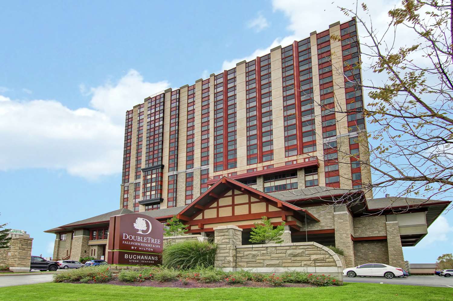 DoubleTree Fallsview Resort & Spa by Hilton - Niagara Falls 1