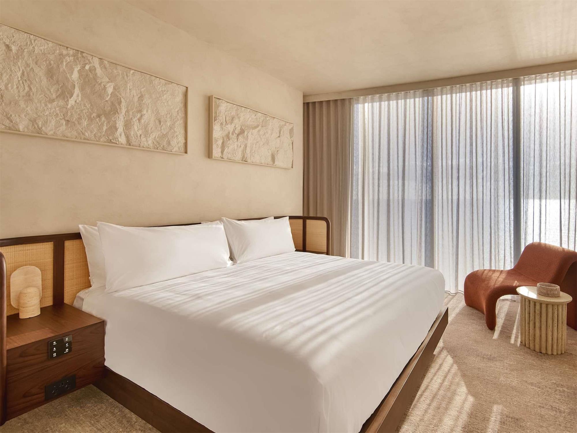 Mondrian Gold Coast 2