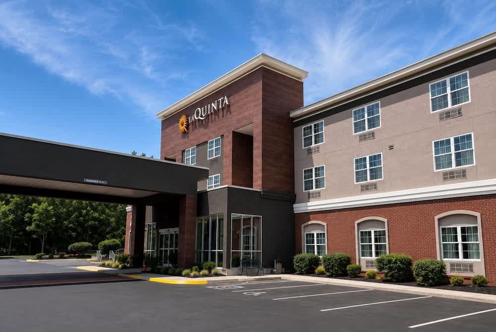La Quinta Inn & Suites by Wyndam Knoxville West 1