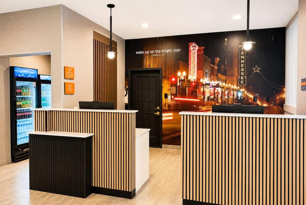 La Quinta Inn & Suites by Wyndam Knoxville West 2