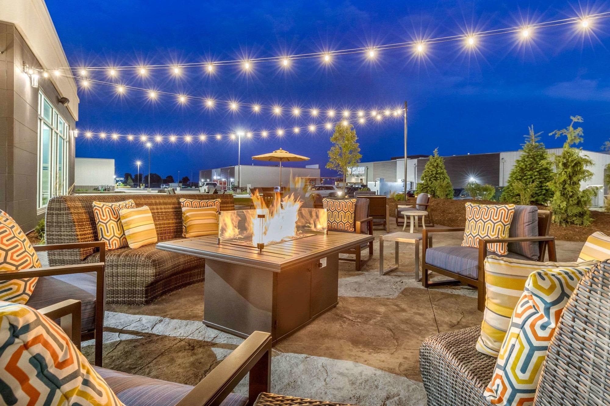 Cambria Hotel Davenport Quad Cities 2
