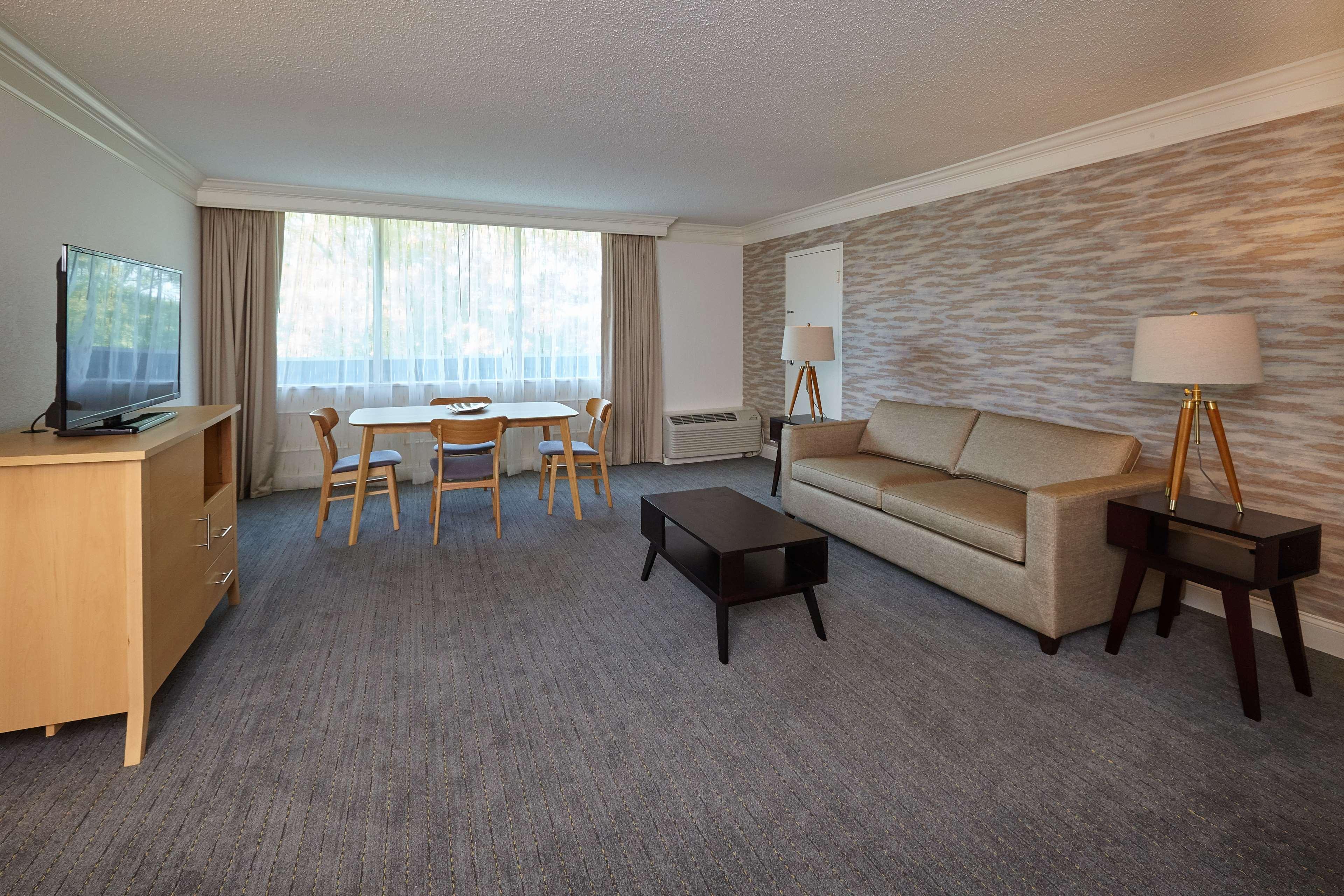 Best Western Plus University Inn 1
