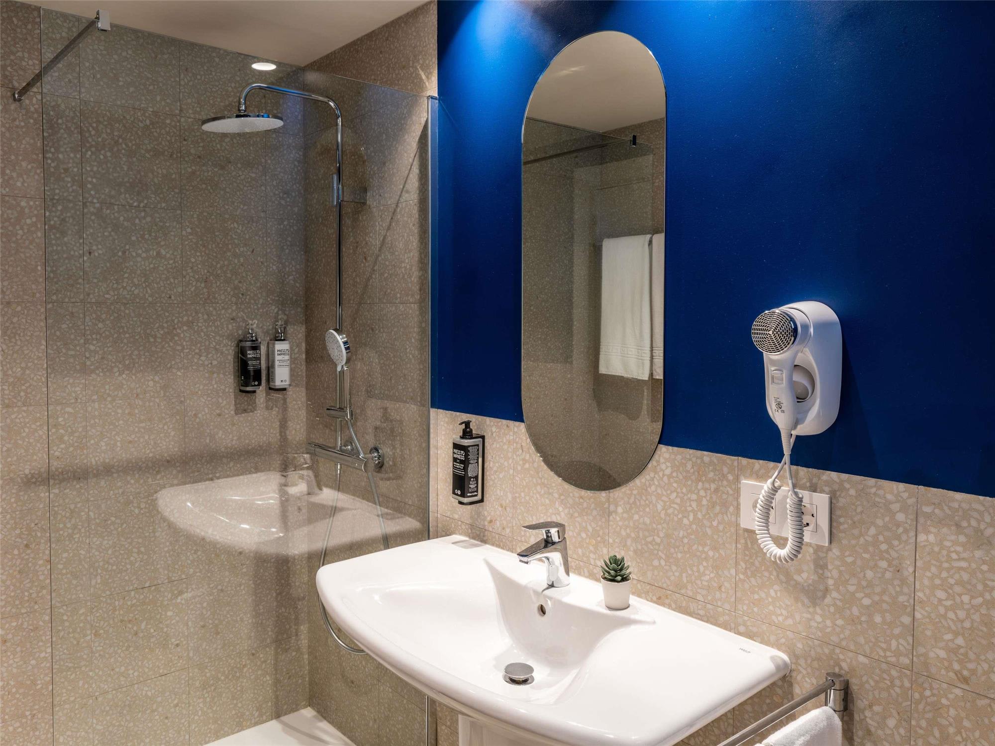 Ibis Styles Zaragoza Centro 2