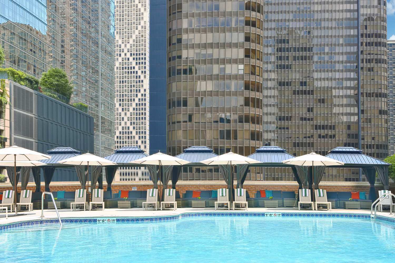 DoubleTree by Hilton Chicago-Magnificent Mile 1
