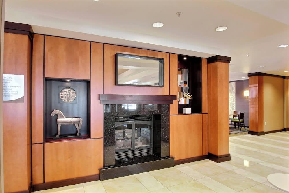 Fairfield Inn & Suites by Marriott Milwaukee Airport 2