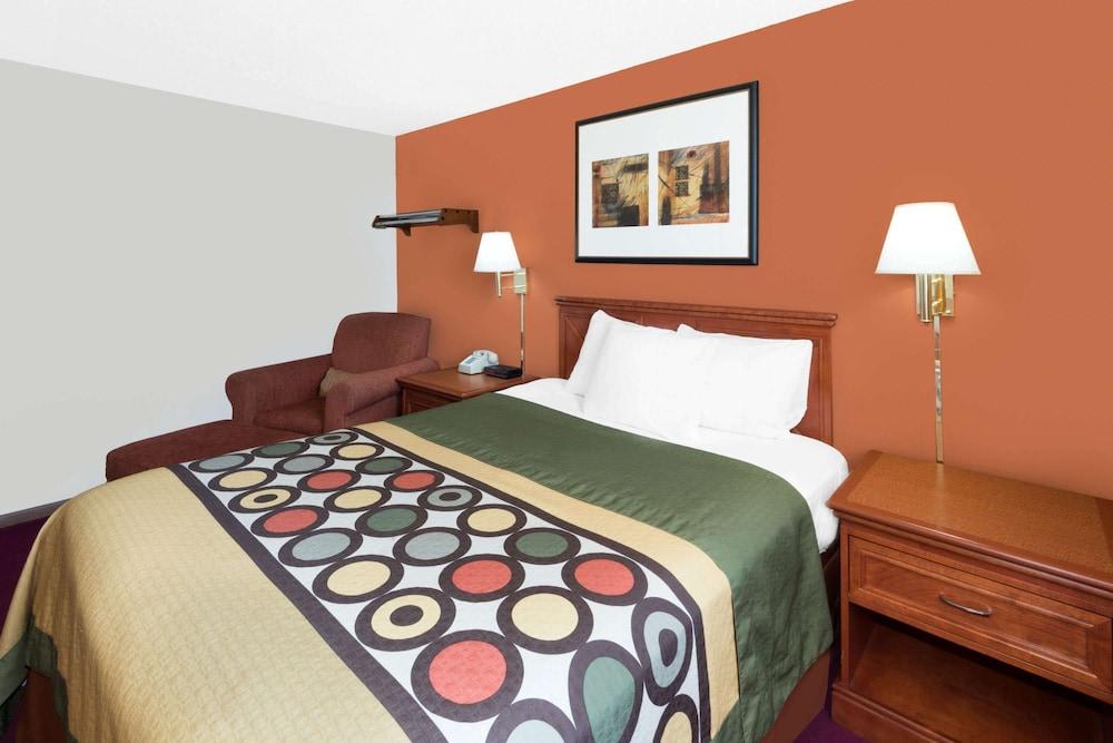Super 8 by Wyndham Algona 2