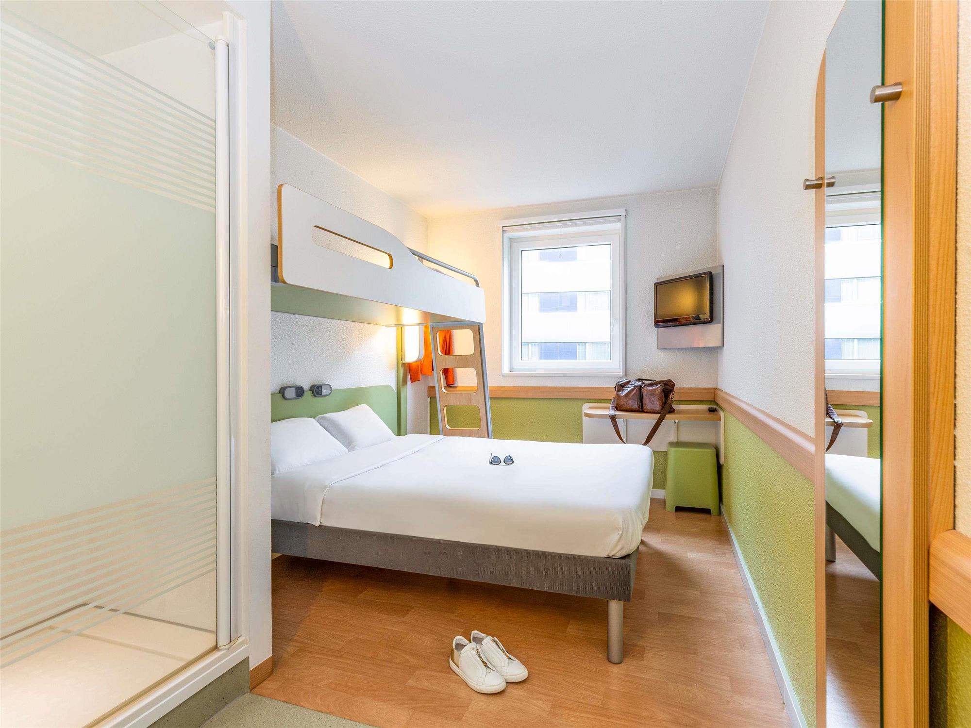 ibis budget Zurich City West 1