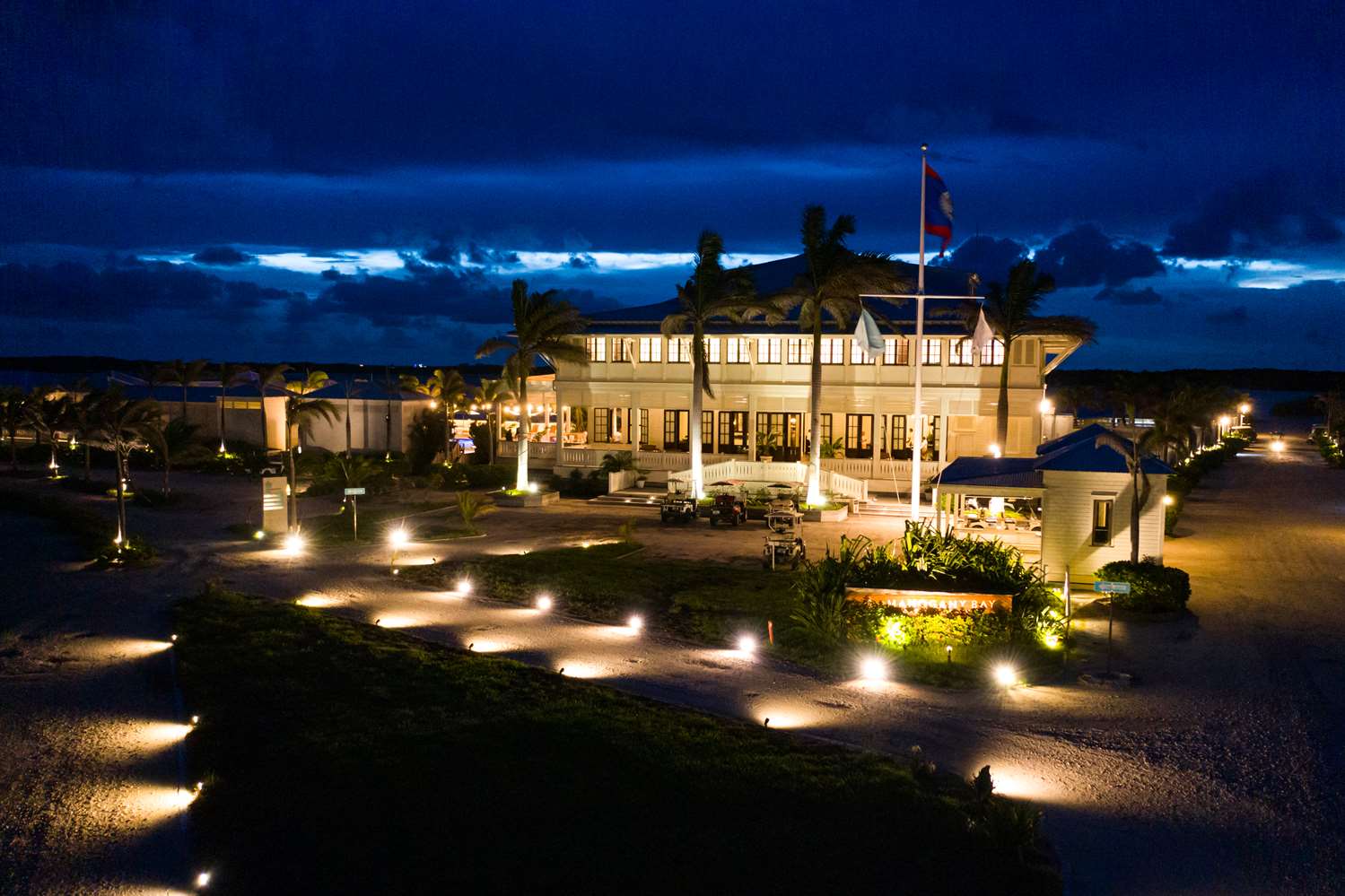 Mahogany Bay Resort & Beach Club, Curio Collection by Hilton 2