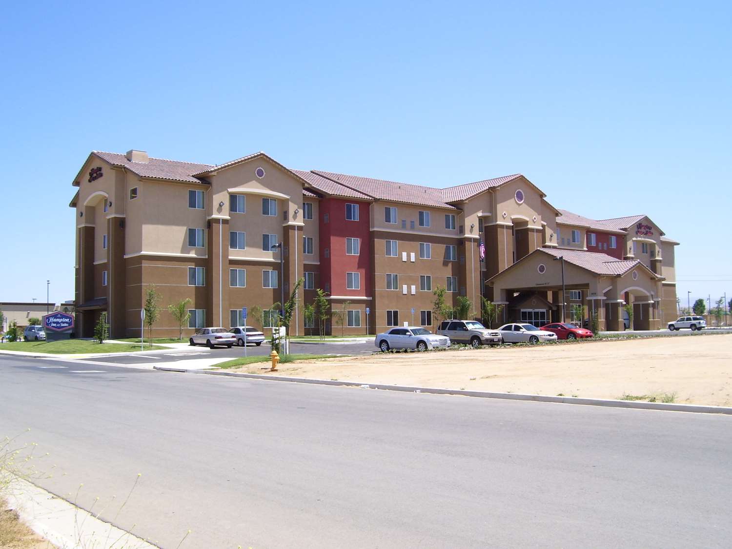Hampton Inn & Suites Bakersfield North-Airport 2