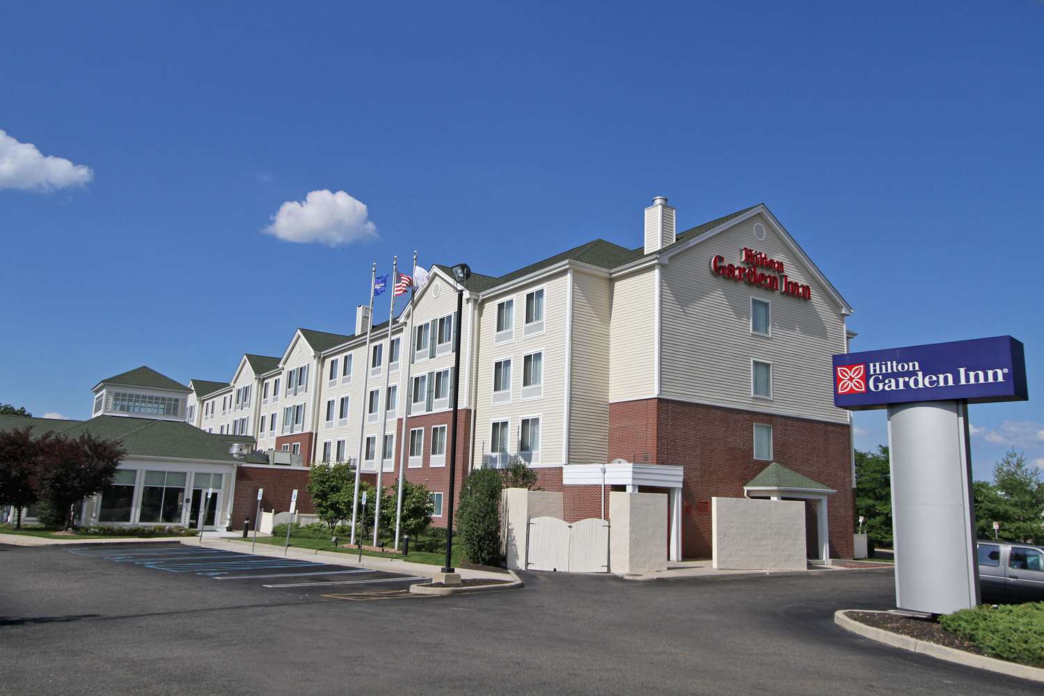 Hilton Garden Inn Westbury 2