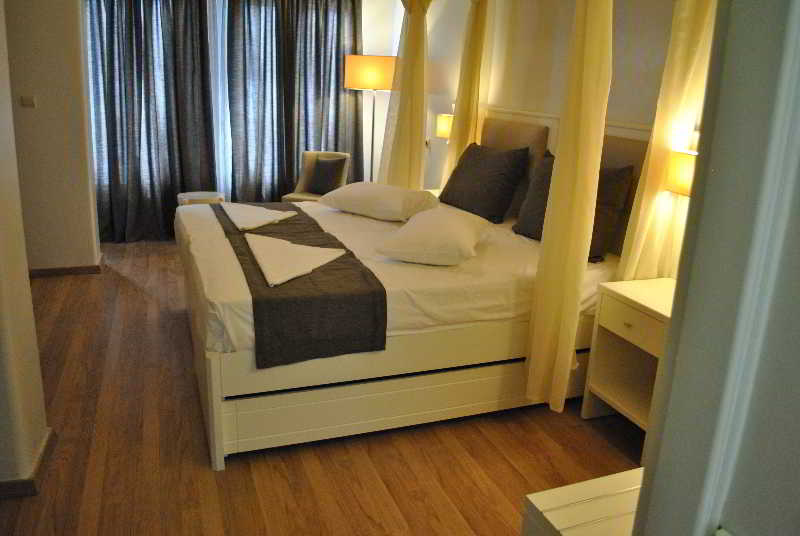 Mirini Hotel 1