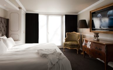 Paris - Manos Premier