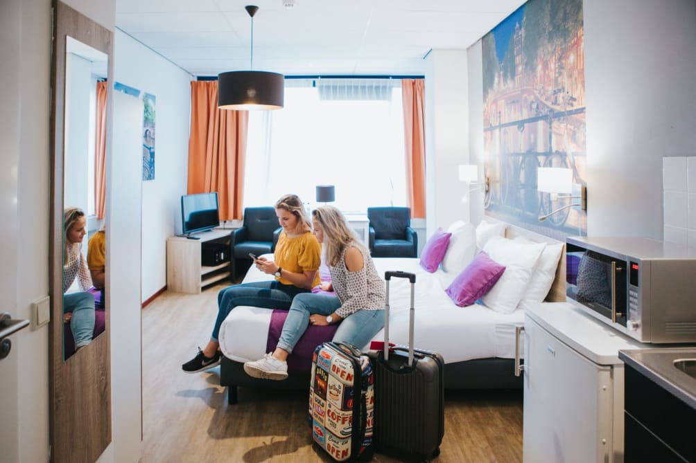 Marseille - Schiphol - Amsterdam Teleport Hotel