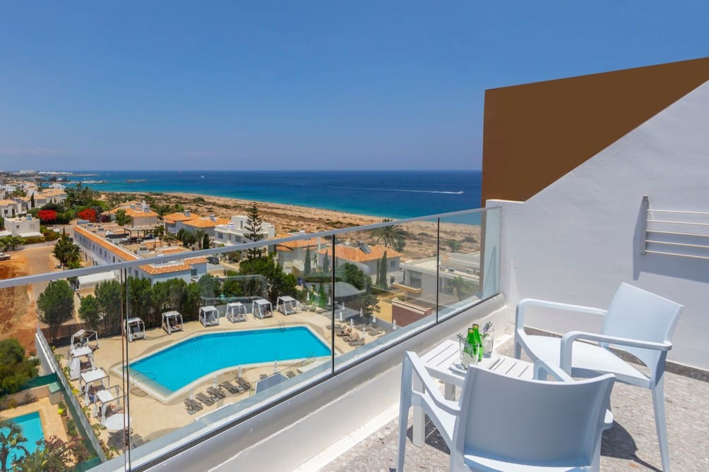 Lyon - Chypre - Leonardo Crystal Cove Hotel And Spa By The Sea – Adults Only
