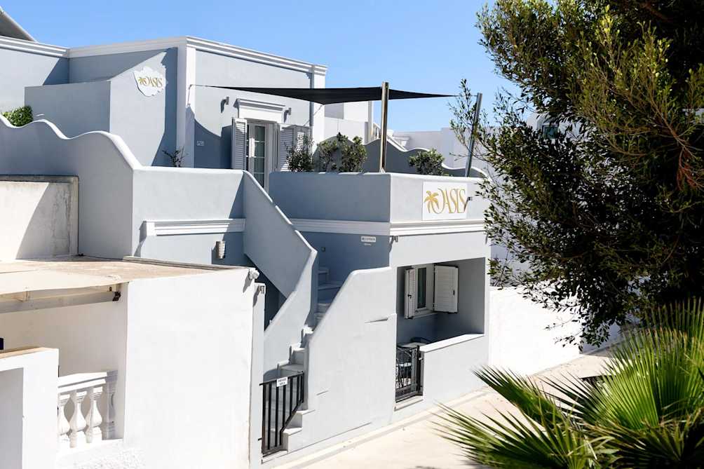 Paris - Santorini - Oasis Hotel