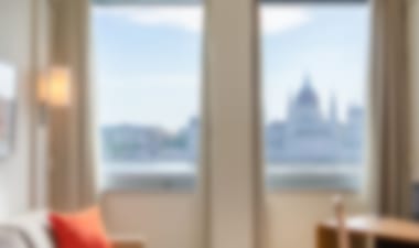 

Modern 4-star hotel a stones-throw from the Danube