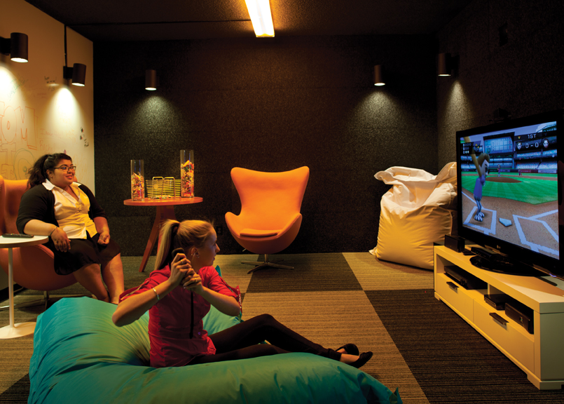 

CUSTOM HOTEL