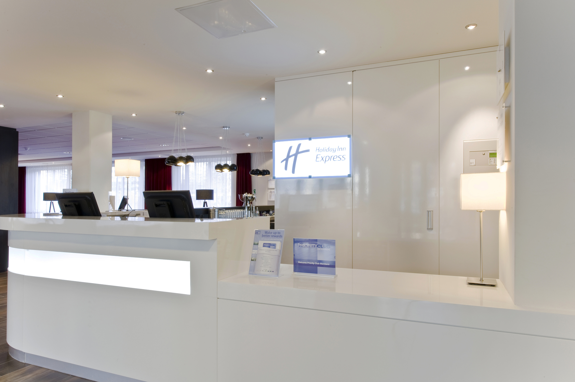 

Verona - Schiphol - Holiday Inn Express Amsterdam - Schiphol
